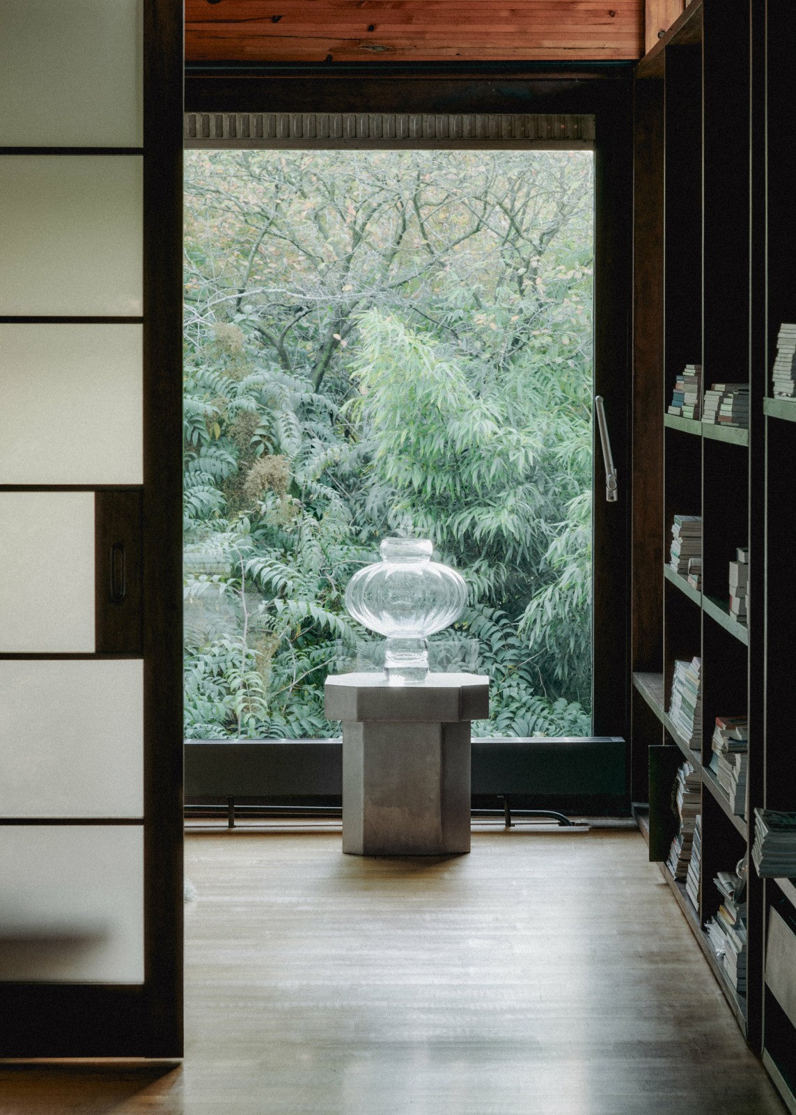 Louise Roe Glass Balloon Vase 02 - Clear