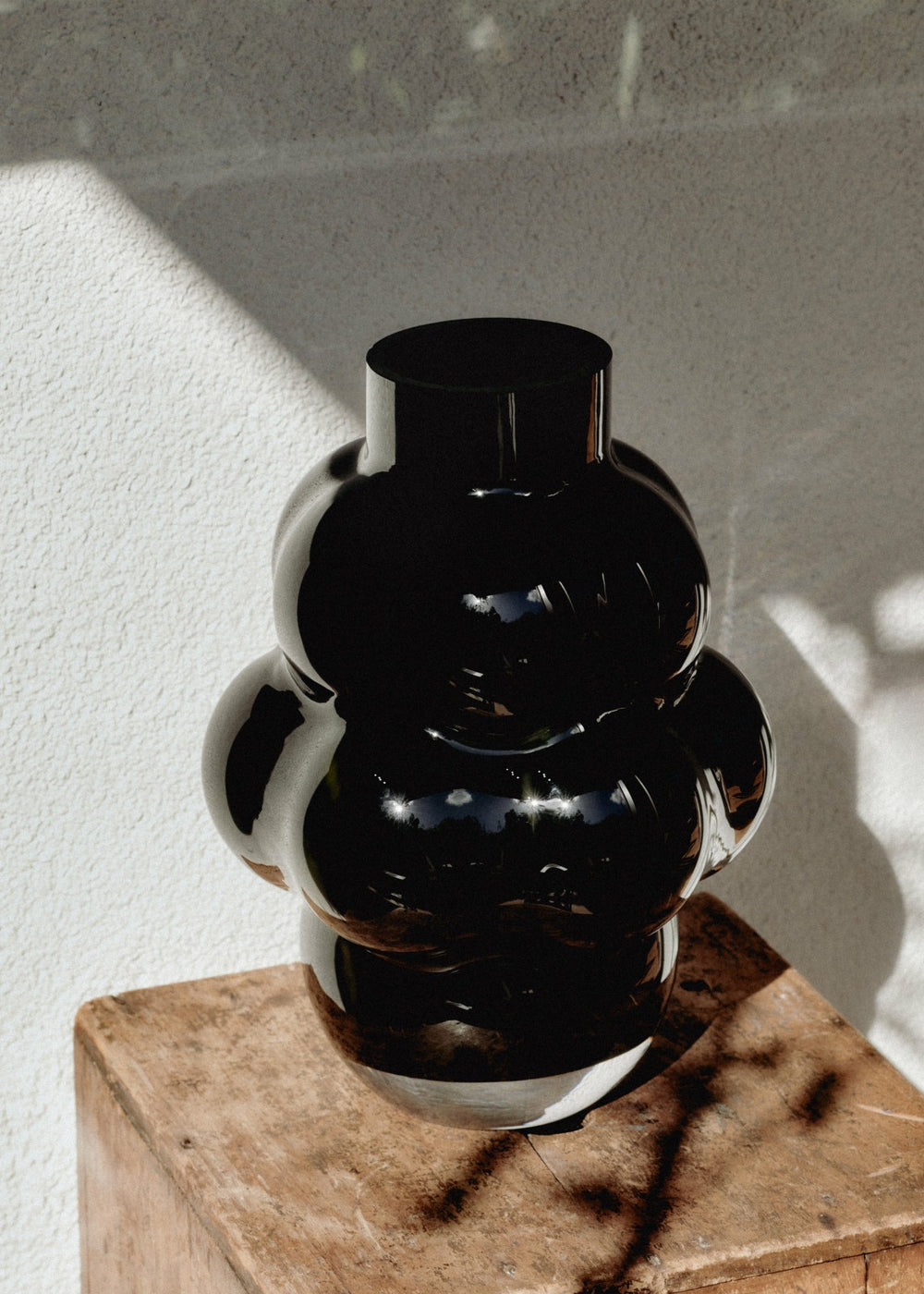Louise Roe Glass Balloon Vase 04 - Black
