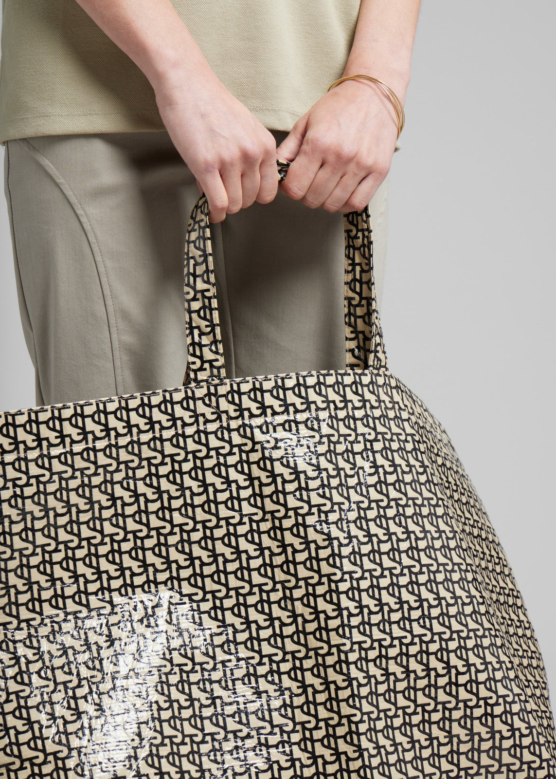 The Frankie Shop Oversized Tote - Black/Beige