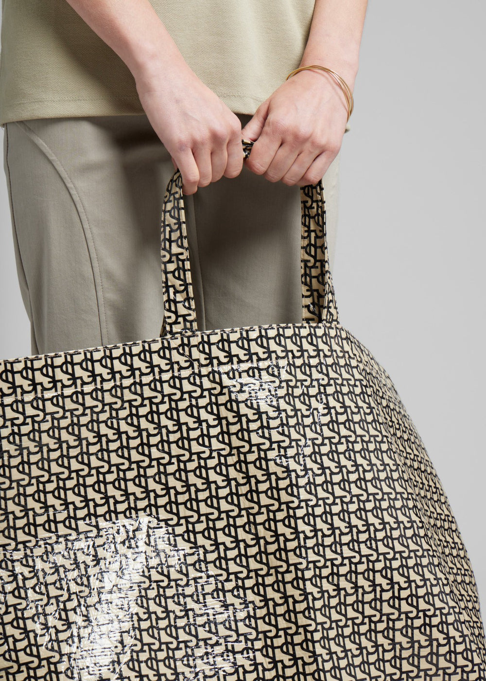 The Frankie Shop Oversized Tote - Black/Beige