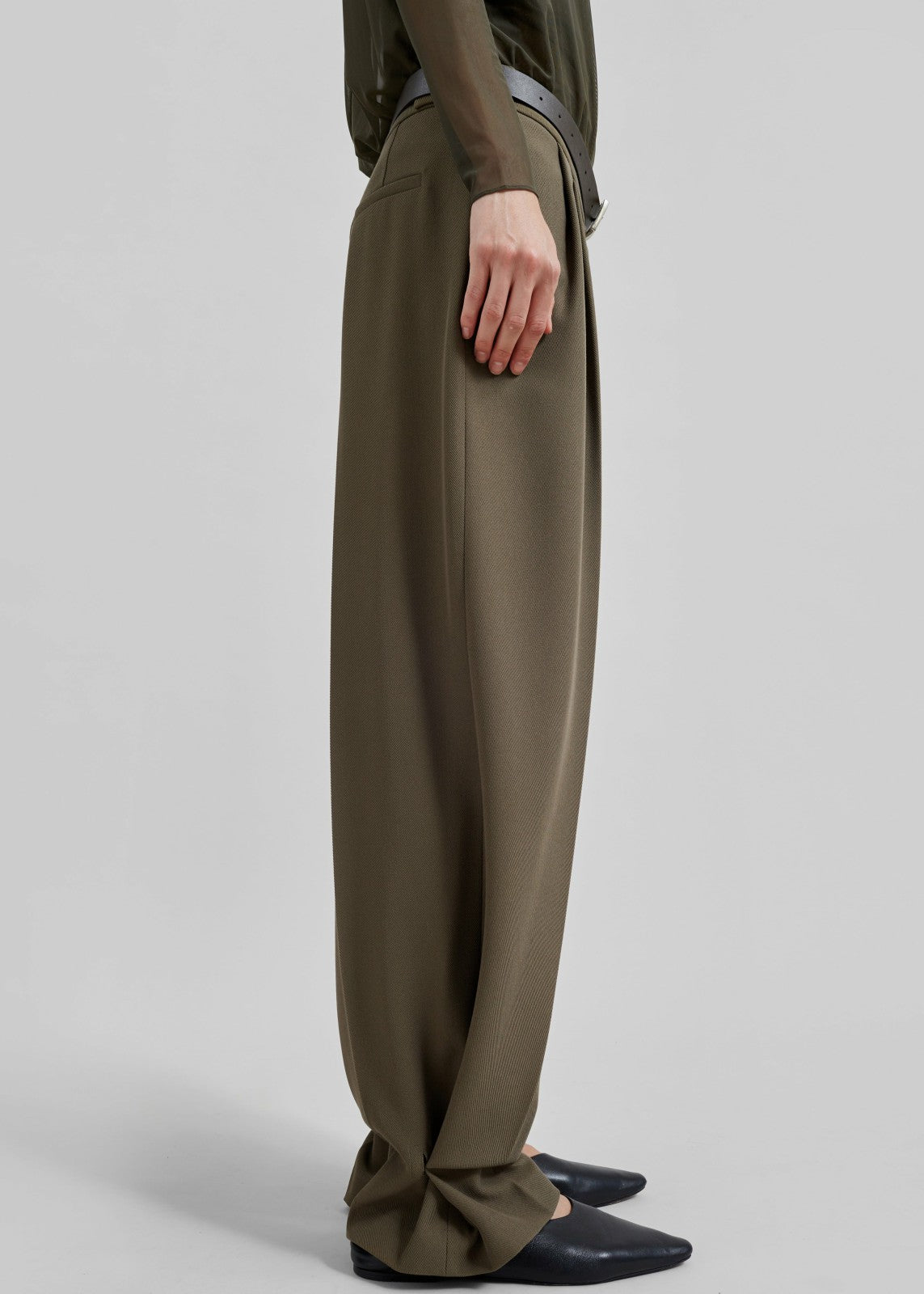 Dina Pleated Trousers - Khaki