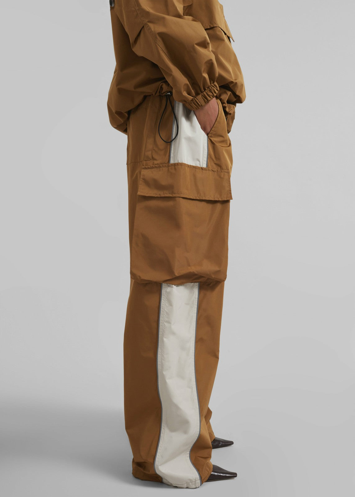 Navan Cargo Pants - Brown