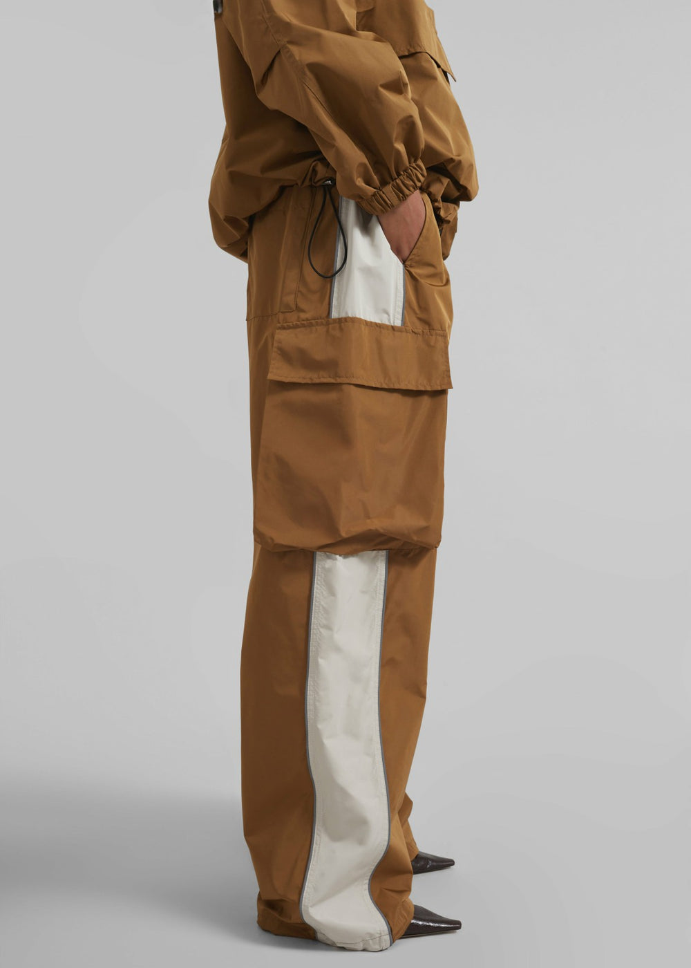 Navan Cargo Pants - Brown