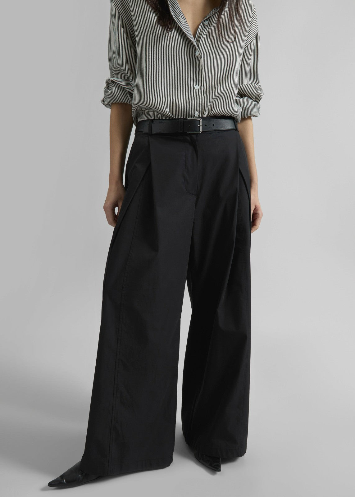 Ballia Pleated Pants - Black