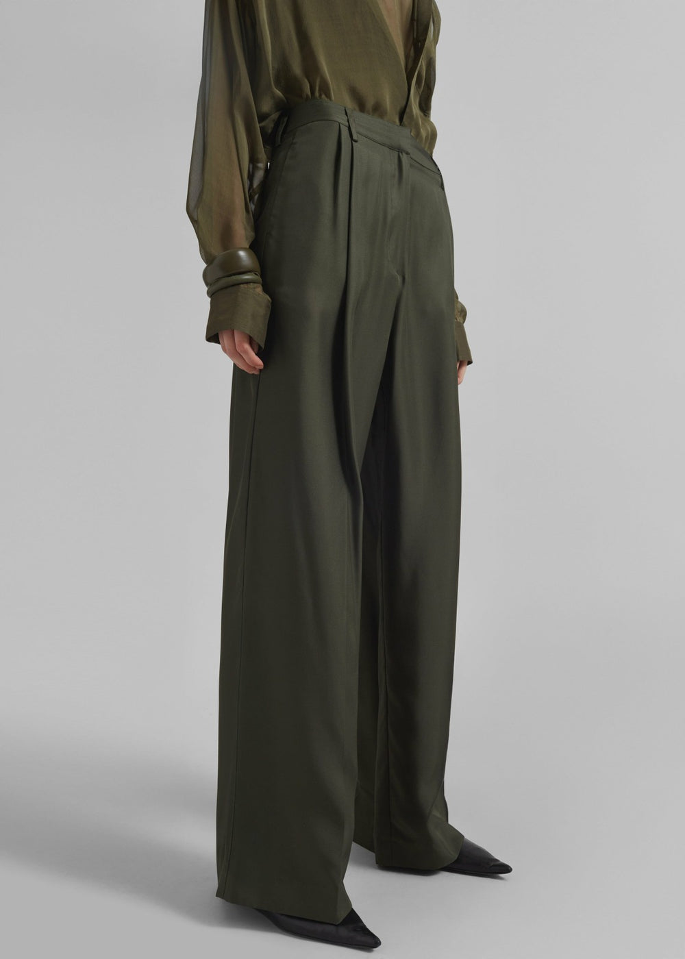 Marfa Pleated Silk Trousers - Khaki