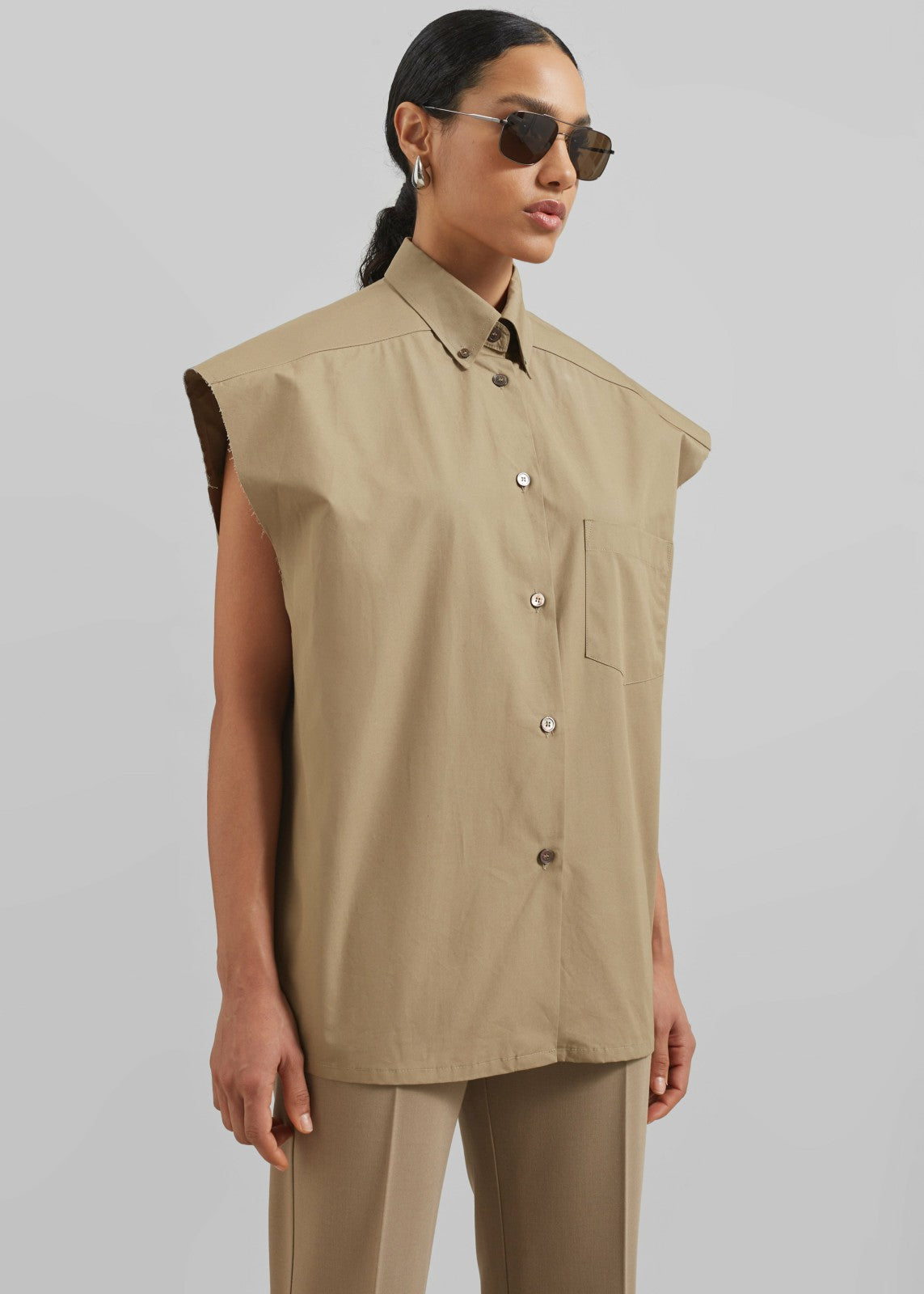 Quenin Sleeveless Button Down Shirt - Taupe