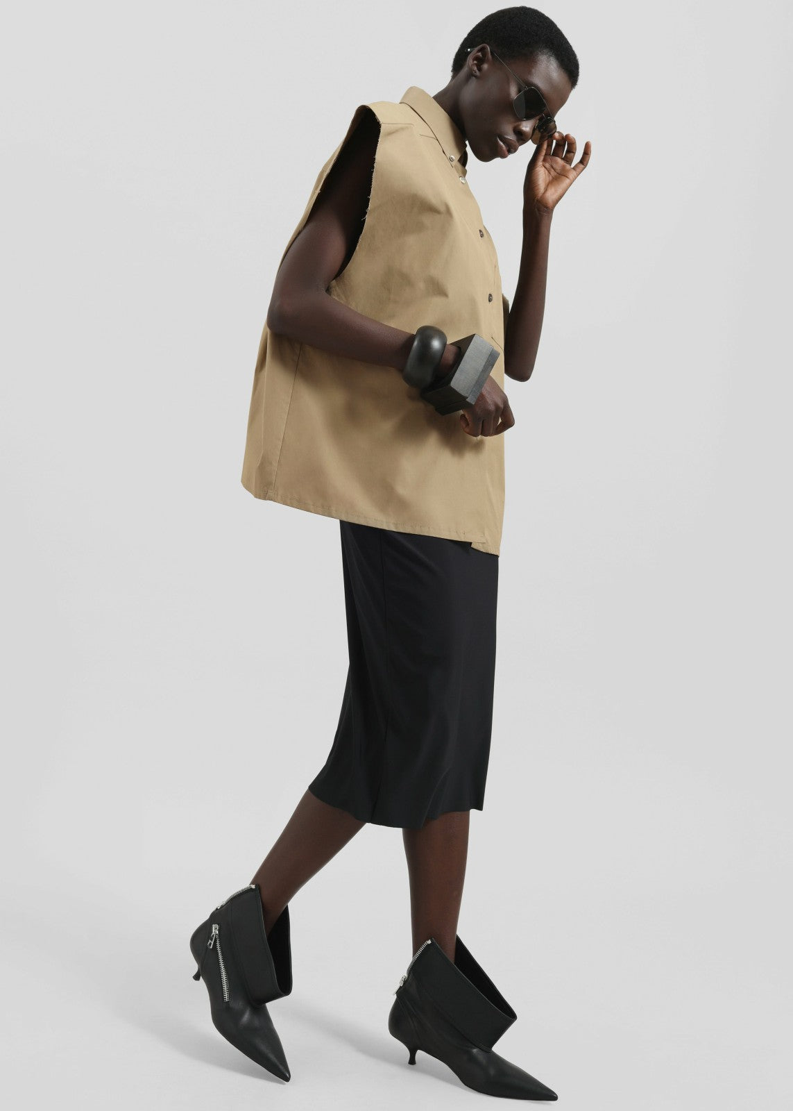 Quenin Sleeveless Button Down Shirt - Taupe