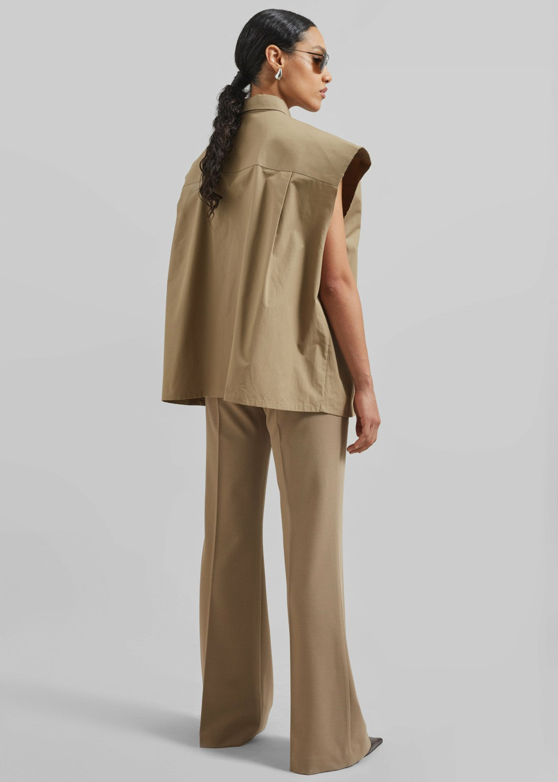Quenin Sleeveless Button Down Shirt - Taupe