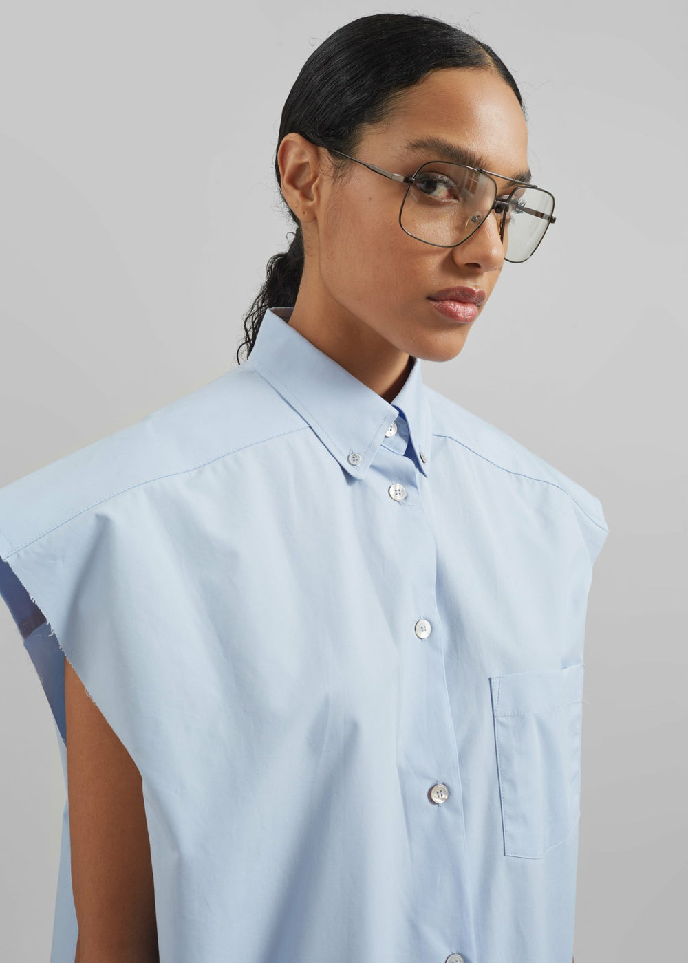 Quenin Sleeveless Button Down Shirt - Light Blue