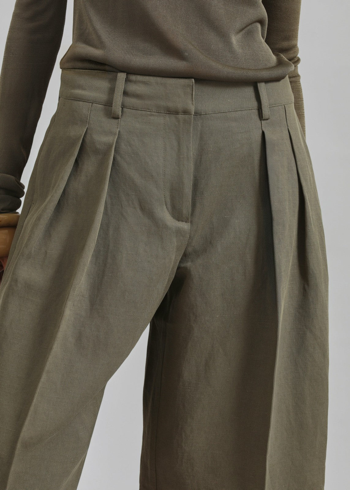 Bilbao Pleated Linen Bermuda Shorts - Khaki