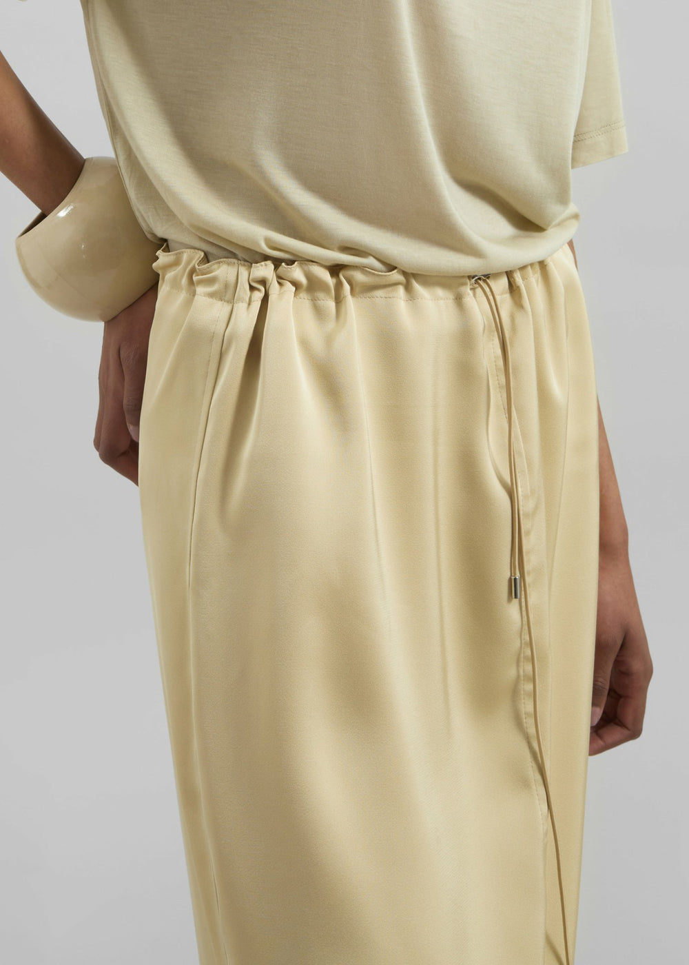 Elvas Satin Midi Skirt - Pale Yellow