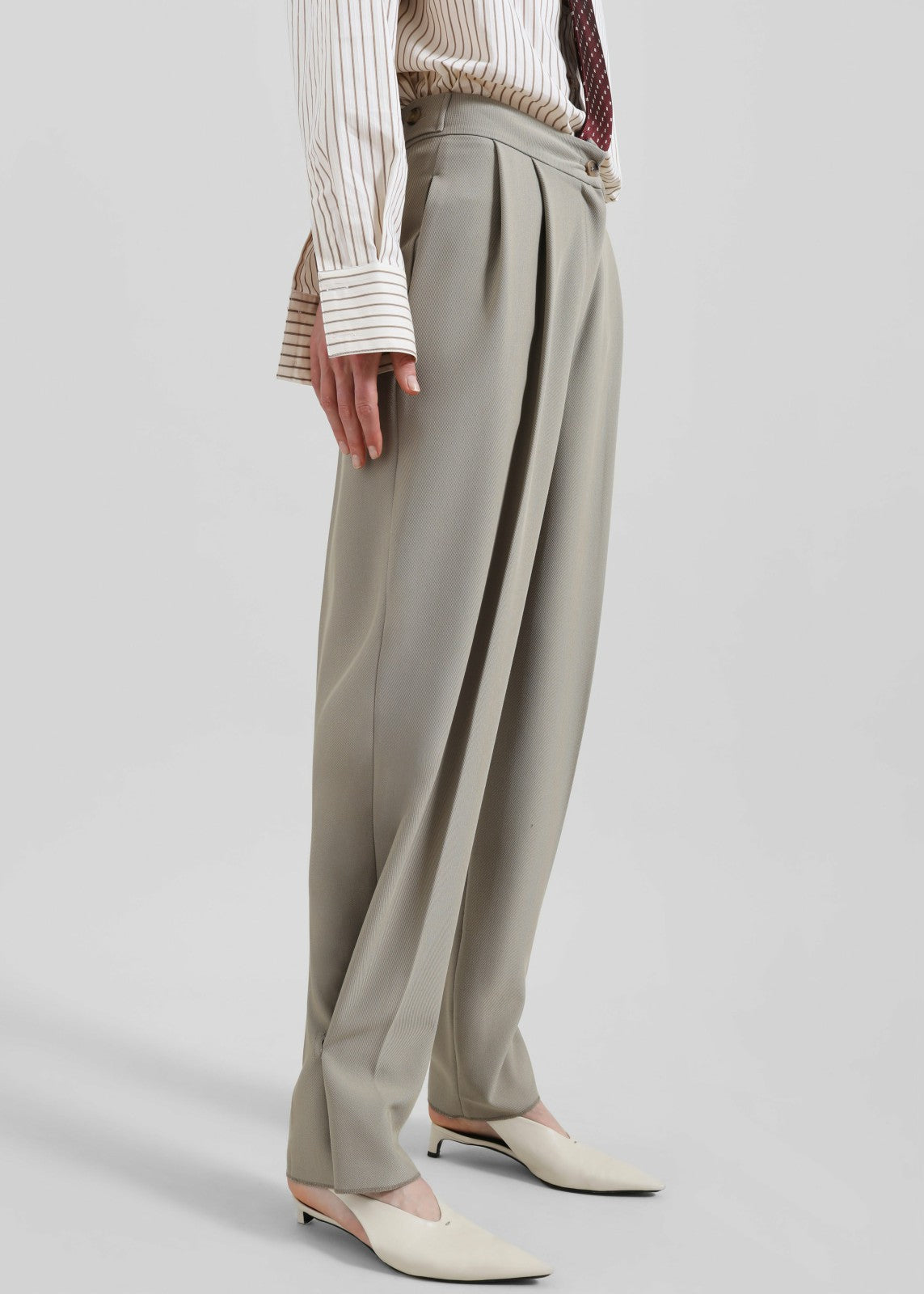Dina Pleated Trousers - Light Taupe