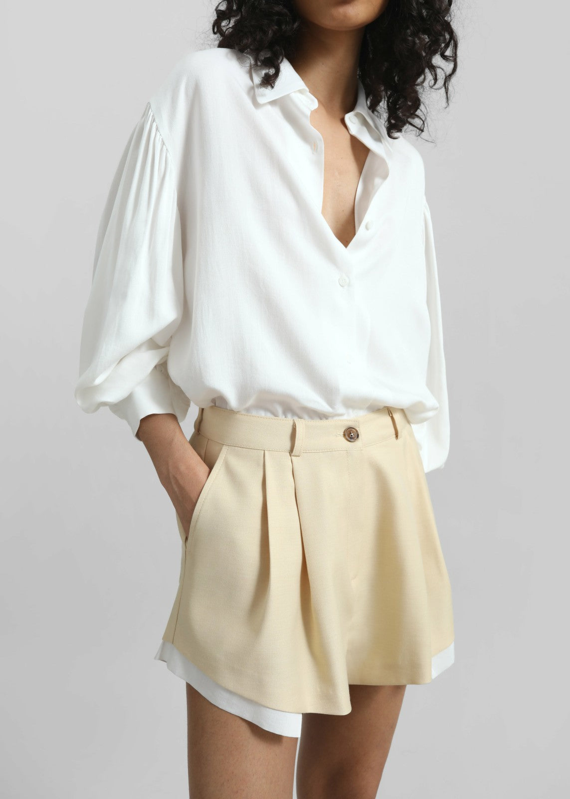 Juvay Pleated Shorts - Pale Yellow