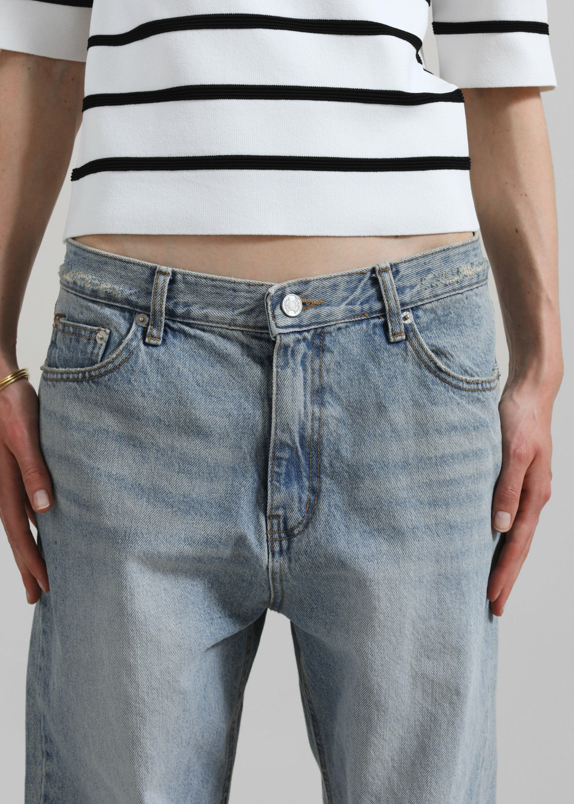 Tarmi Straight Leg Jeans - Light Wash