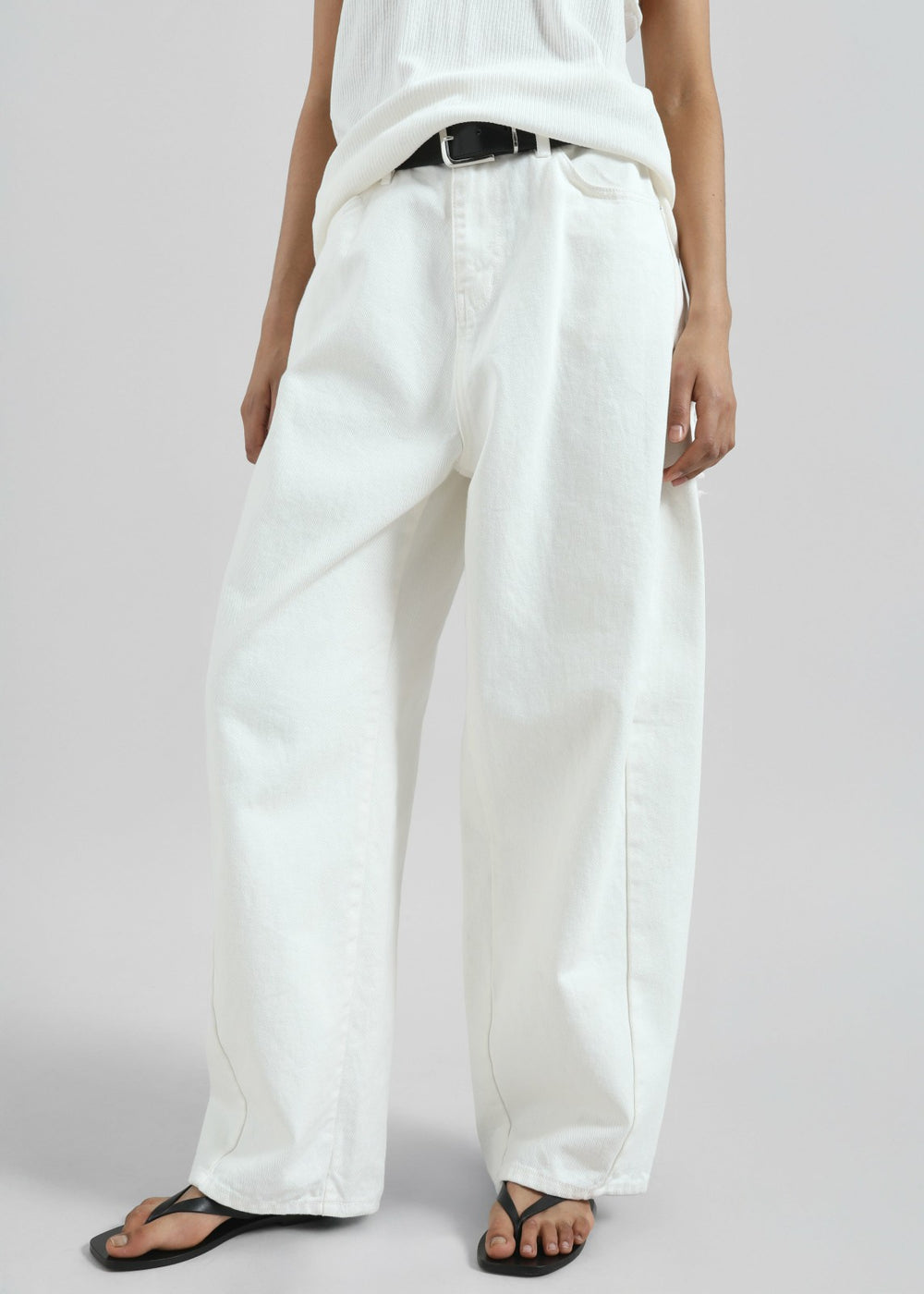 Halgar Frayed Seam Barrel-Leg Jeans - White