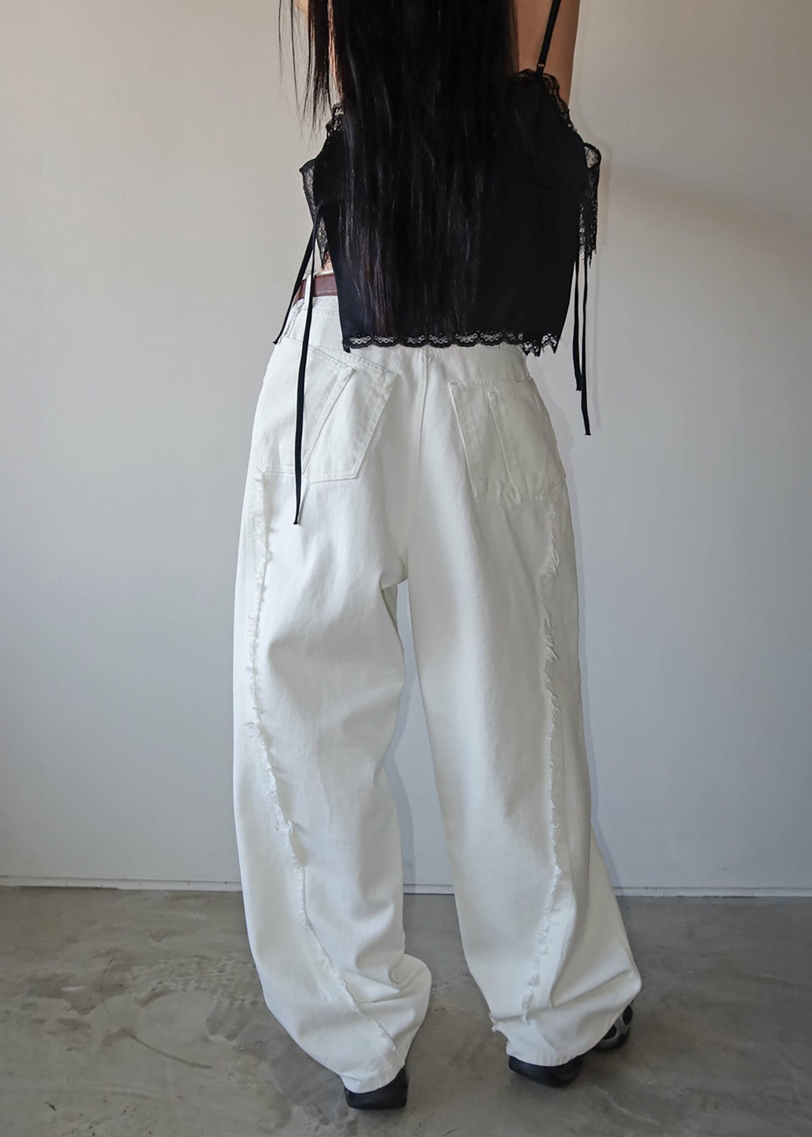 Halgar Frayed Seam Barrel-Leg Jeans - White