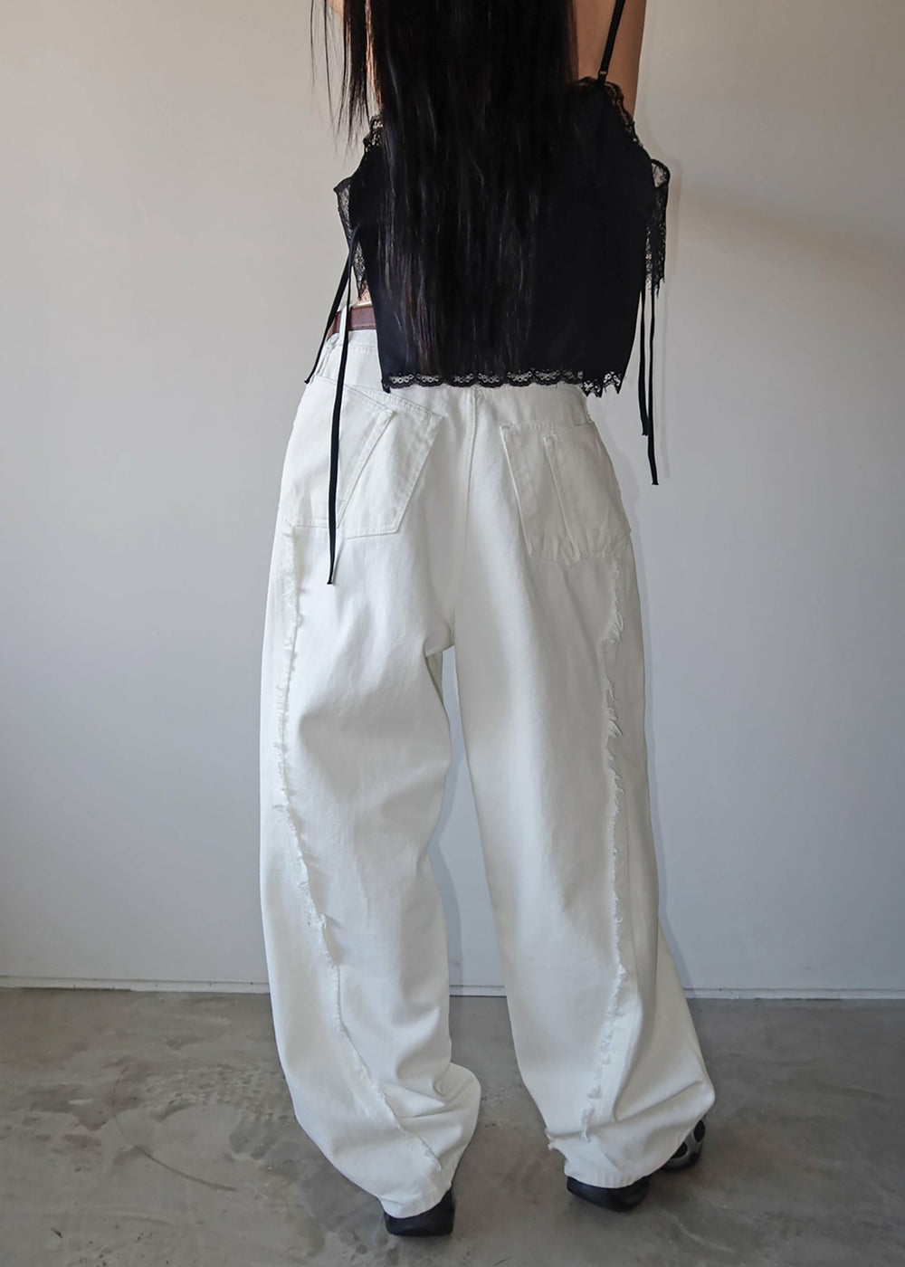 Halgar Frayed Seam Barrel-Leg Jeans - White