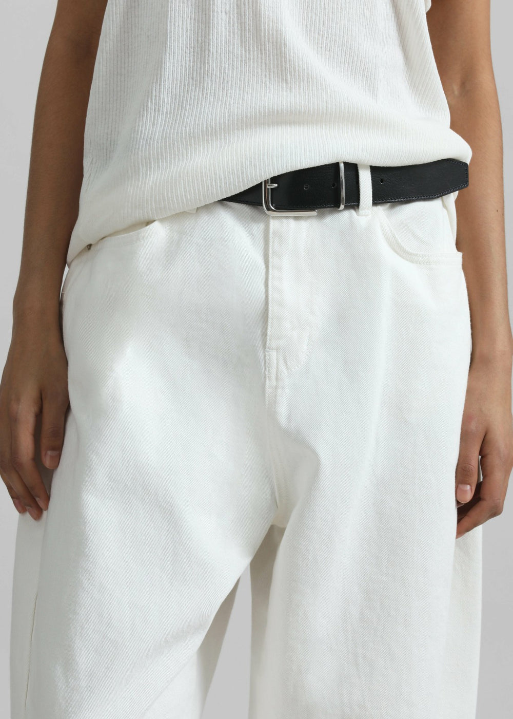 Halgar Frayed Seam Barrel-Leg Jeans - White