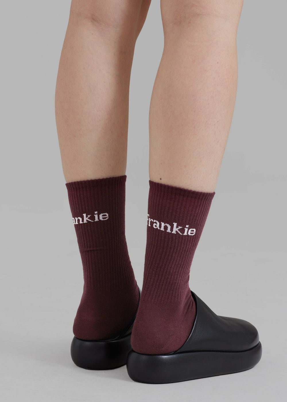 Frankie in English Ribbed Socks - Bordeaux