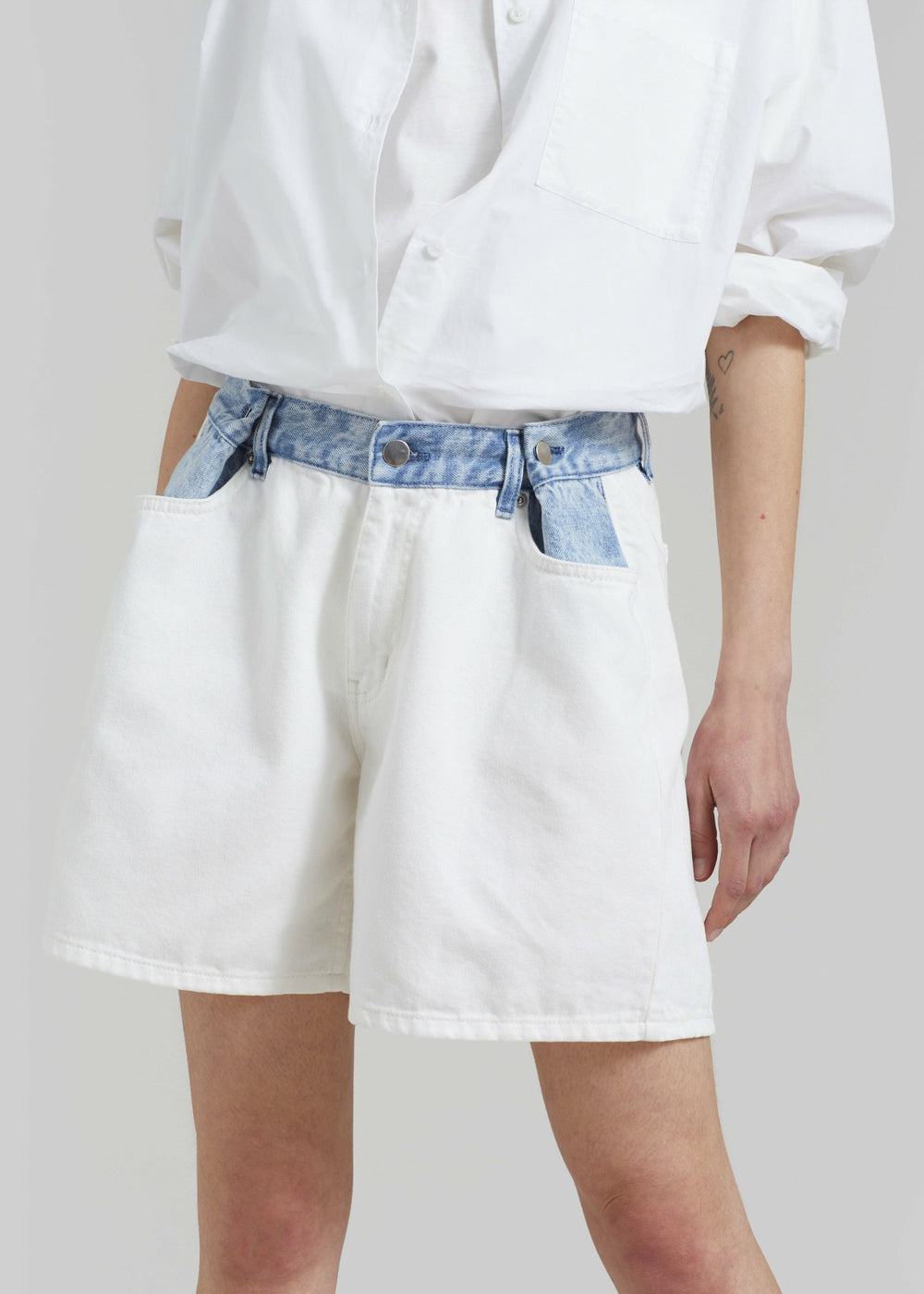 Hayla Contrast Denim Shorts - Off White/Blue